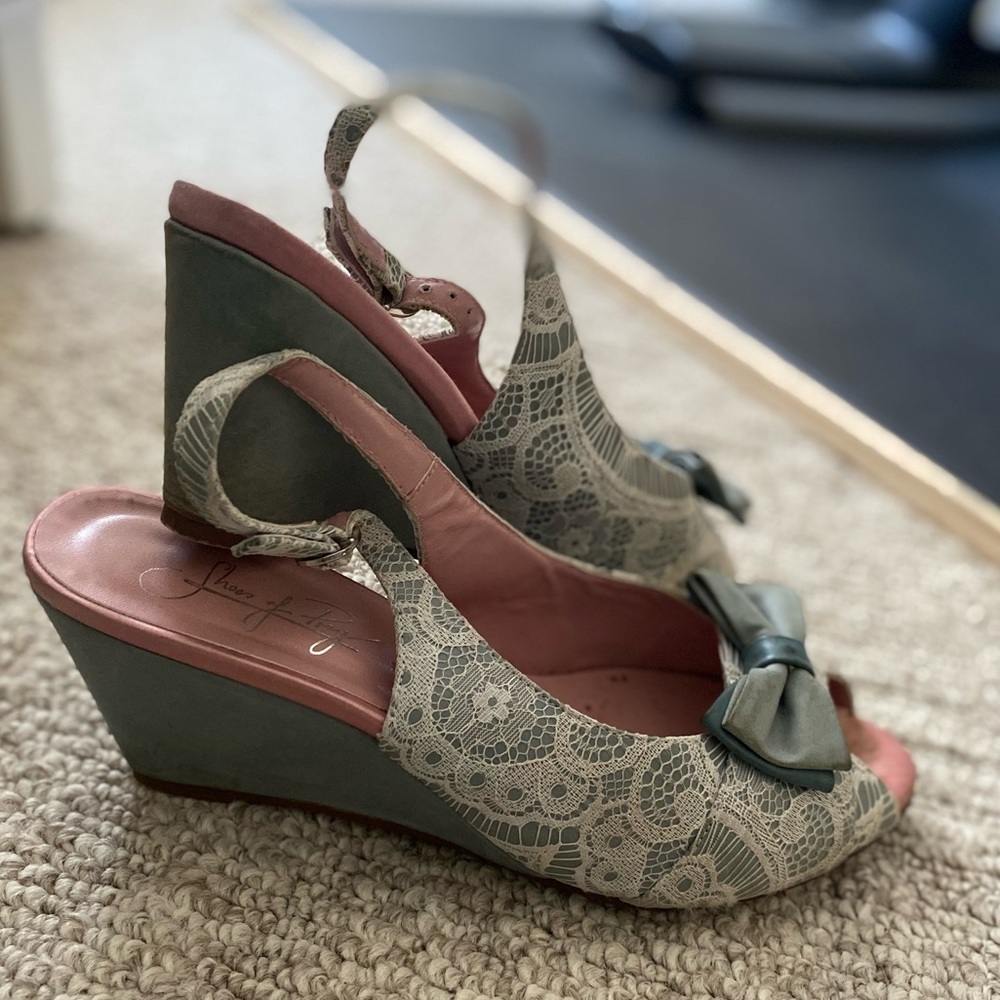 Custom “Shoes of Prey” wedding shoes - size 10, lace and leather details. Blue